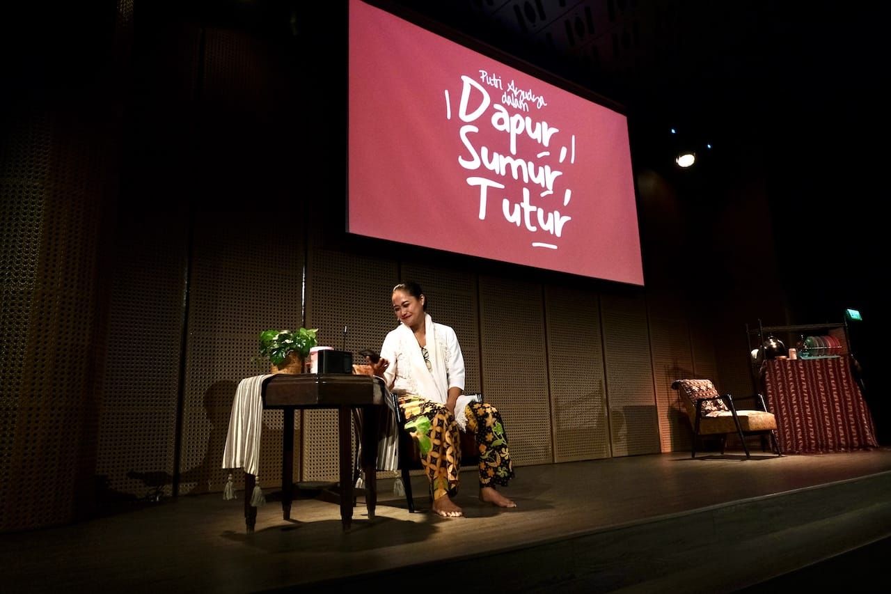 “Dapur Sumur Tutur”: Putri Ayudya Angkat Luka Perempuan Lintas Generasi di Panggung Intim