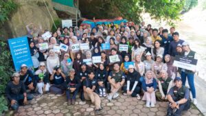 Aksi Nyata Hari Bumi 2026! 100 Anak Muda Turun ke Ciliwung, 318 Kg Sampah Berhasil Diangkat