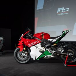 Ducati Rayakan 100 Tahun, Luncurkan Superleggera V4 Centenario Tricolore Super Langka