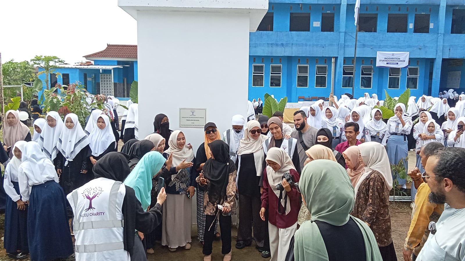 Akhirnya Punya Air Bersih! Ratusan Siswa Triwijaya Ciadeg Terima Bantuan Sumur Bor