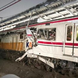 KRL Ditabrak KA Argo Bromo Anggrek di Bekasi Timur, Gerbong Wanita Ringsek