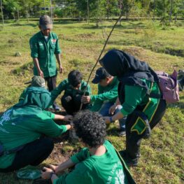 Aksi Nyata Hari Bumi! WINGS Peduli Tanam 1.000 Pohon dan Bersihkan Lingkungan