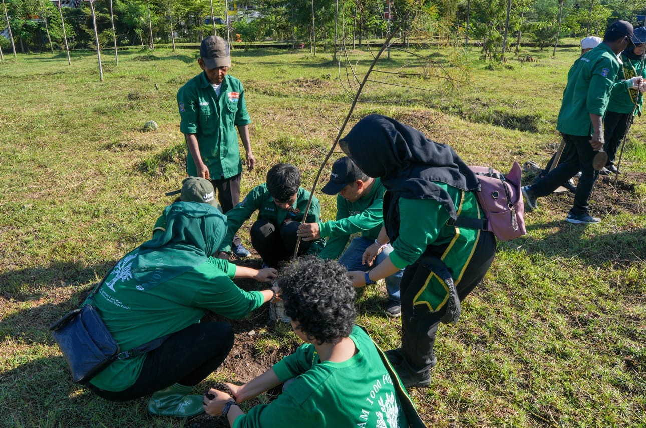 Aksi Nyata Hari Bumi! WINGS Peduli Tanam 1.000 Pohon dan Bersihkan Lingkungan