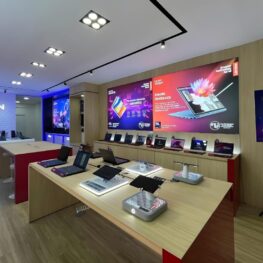 Warga Bogor Kini Bisa Coba Langsung Laptop AI Lenovo di Store Terbaru Ini!