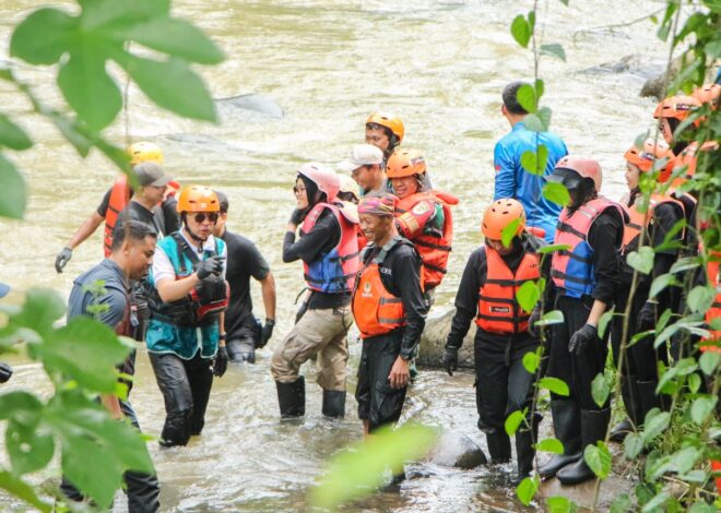 Peringati Hari Bumi, Sunset di Kebun Gelar Aksi Bersih Sungai Ciliwung di Kebun Raya Bogor