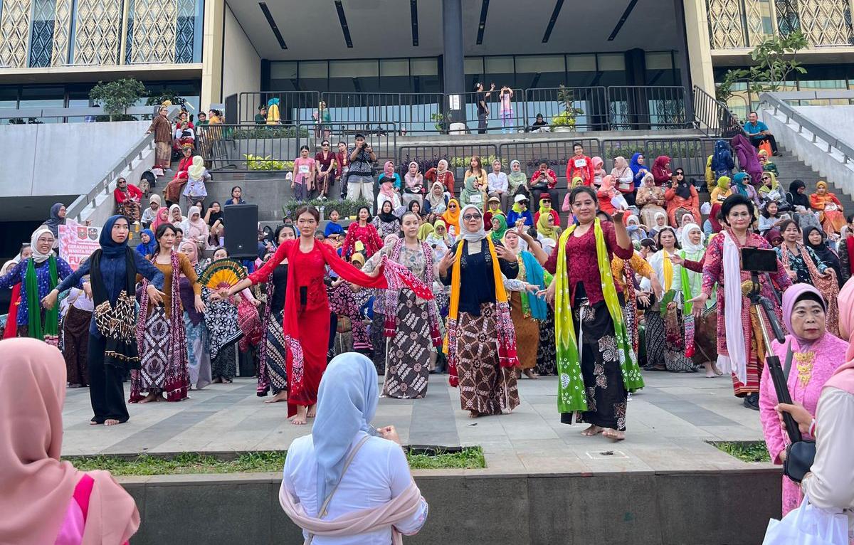 KOWANI Gelar Gerakan Nasional Wanita Berkebaya dan Fun Walk Kartini di Jakarta