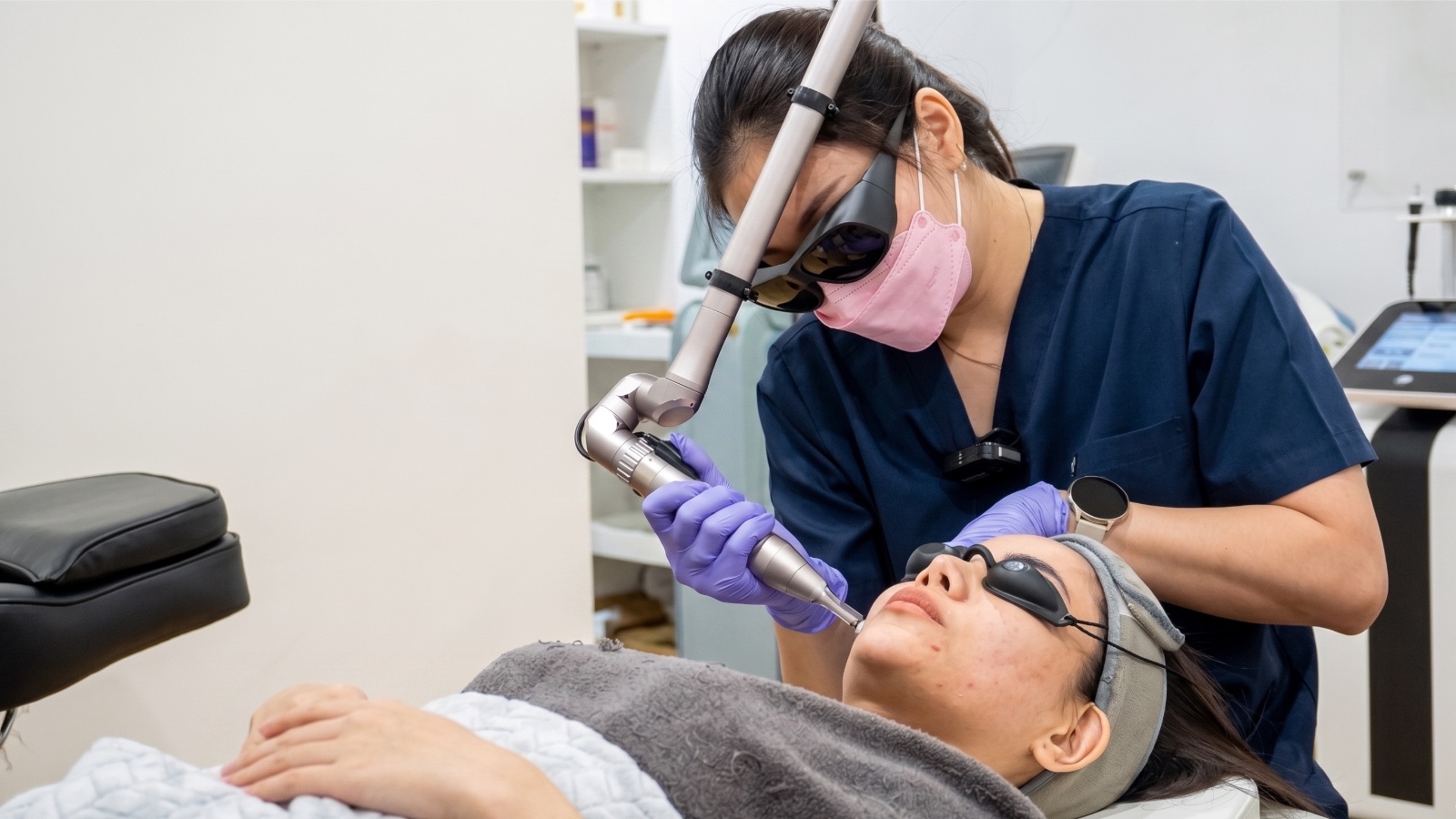 Pico Laser Jadi Tren! Solusi Kulit Cerah, Bebas Jerawat hingga Anti-Aging