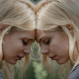 Self Talk: Cara Sederhana Berdamai dengan Diri dan Bangkit dari Pikiran Negatif