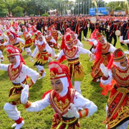 Hardiknas 2026 Paling Meriah! Ribuan Pelajar Ramaikan Banyuwangi, Menteri Sampai Ikut Nyanyi