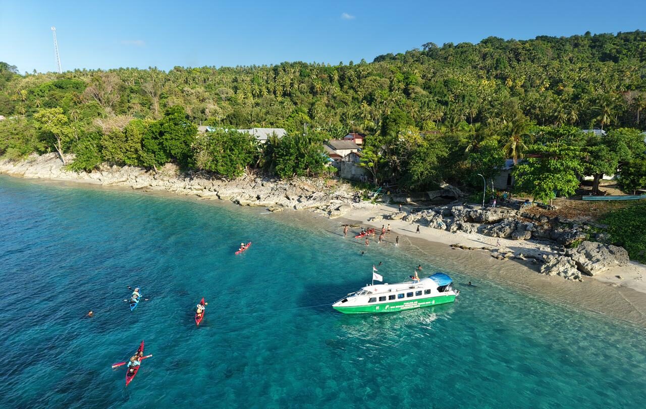 Wanadri Women Divers Tanam 2.500 Terumbu Karang untuk Pulihkan Ekosistem Laut Pulau Buru