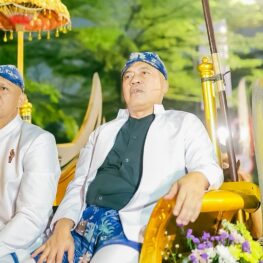 Puncak Kirab Tatar Sunda “Mahkota Ajeg Ki Sunda” Meriah, Dedi Mulyadi Pimpin Arak-arakan Mahkota Binokasih