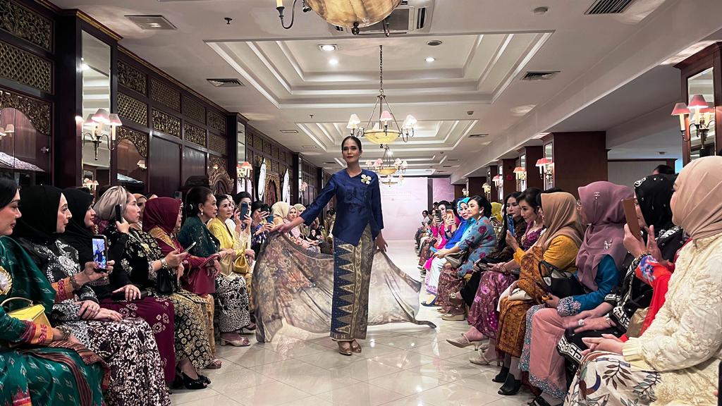 Batik Danar Hadi Luncurkan Koleksi “Prabhā Kartini”, Perpaduan Batik dan Kebaya Modern