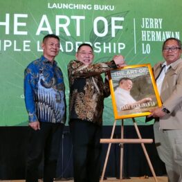 Buku Baru Jerry Hermawan Lo Kupas Filosofi Kepemimpinan SIMPLE & CLEAR