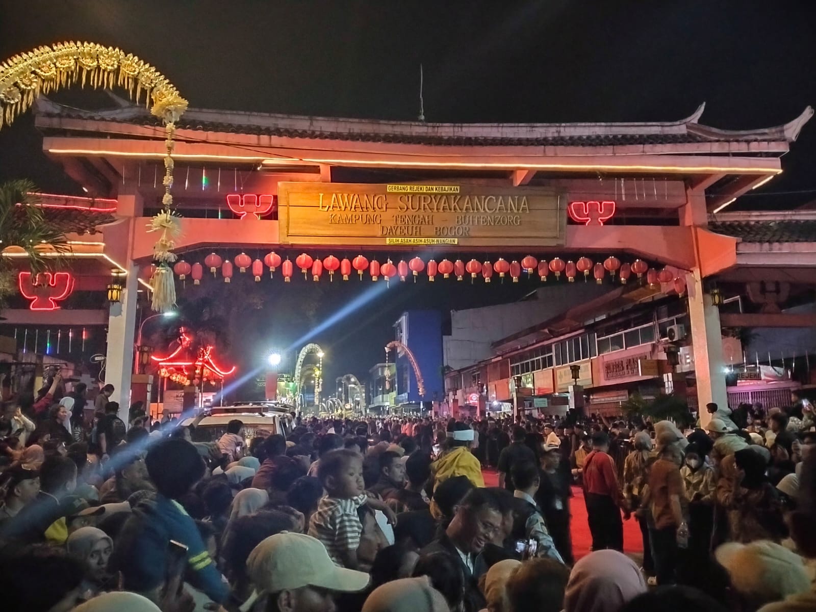 Ribuan Warga Sambut Dedi Mulyadi di Kirab Mahkota Binokasih Kota Bogor