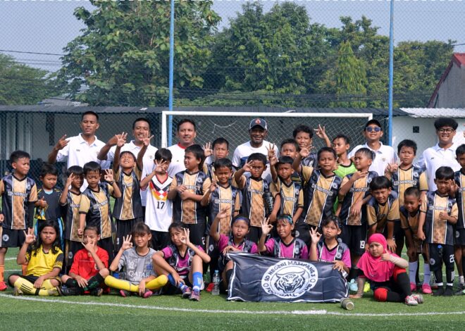 Alexander Pulalo dan Iskandar Tebar Semangat untuk Pesepak Bola Muda di Depok