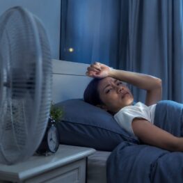 Sering Tidur Menggunakan Kipas Angin? Kenali Dampaknya untuk Kesehatan