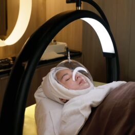 Bukan Sekadar Glowing, Nurtura Fokus Regenerasi Kulit Level Sel dengan Skin Biohacking Protocol™