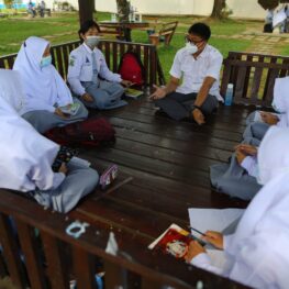 Kisah Anak Buruh dan Nelayan Raih Pendidikan Layak Lewat Pemali Boarding School