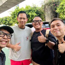 Humanis dan Humble, AHY Berhenti Sejenak Demi Foto Bersama Warga di Jalur Pedestrian