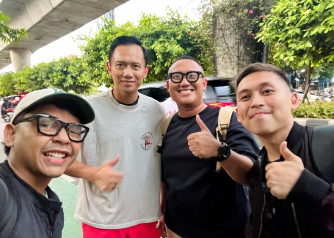 Momen Hangat AHY di Trotoar Jakarta, Sempatkan Sapa dan Foto Bersama Karyawan Plasticpay