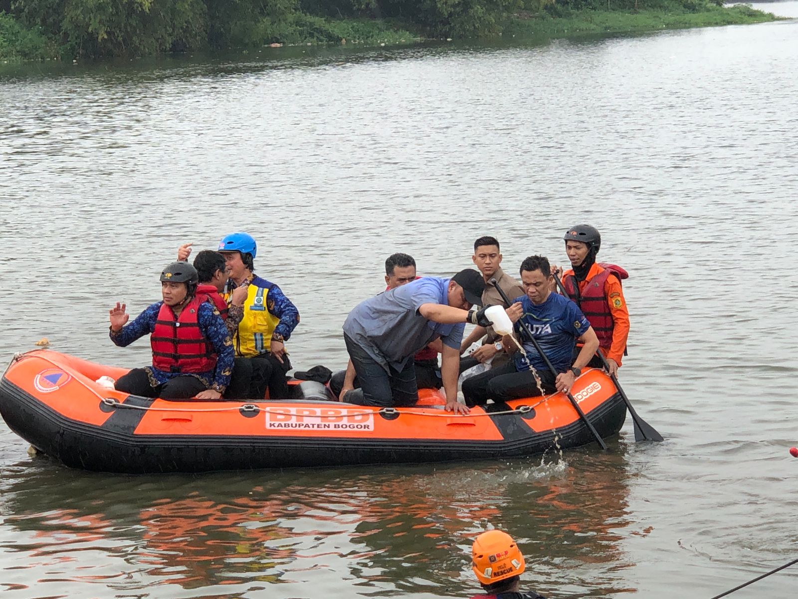 Pemkab Bogor Tebar Bibit Ikan Lokal dan Eco Enzyme di Setu Citatah Cibinong