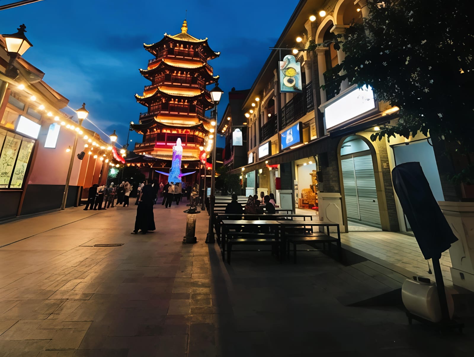 Wisata Kuliner ala Chinatown di Pantjoran PIK, Ramai Diburu Saat Malam Hari