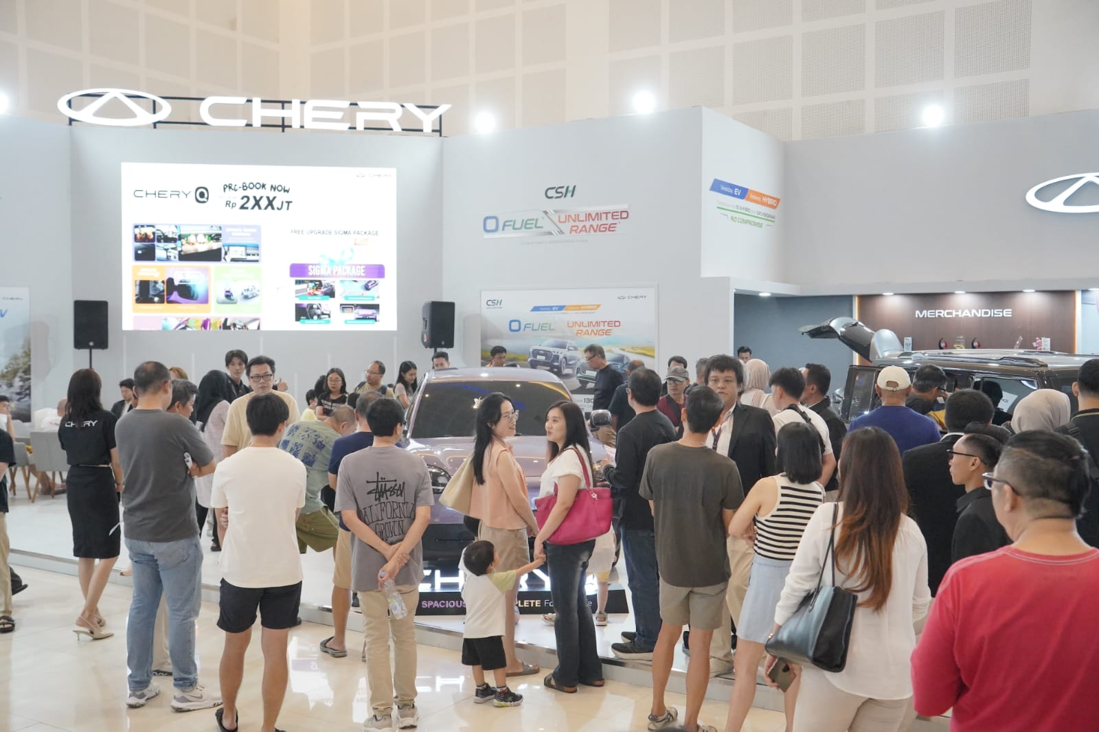Hari Kedua IIMS Surabaya 2026 Ramai Pengunjung, Pameran Otomotif Kini Jadi Destinasi Lifestyle Baru