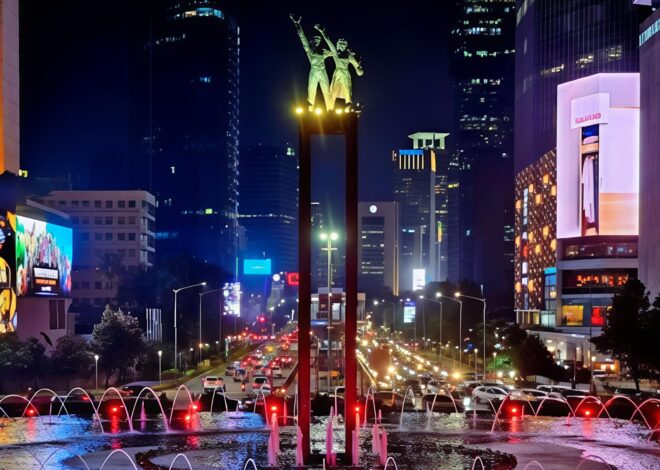 Bundaran HI, Spot Malam Ikonik Jakarta dengan Citylight dan Air Mancur Menawan