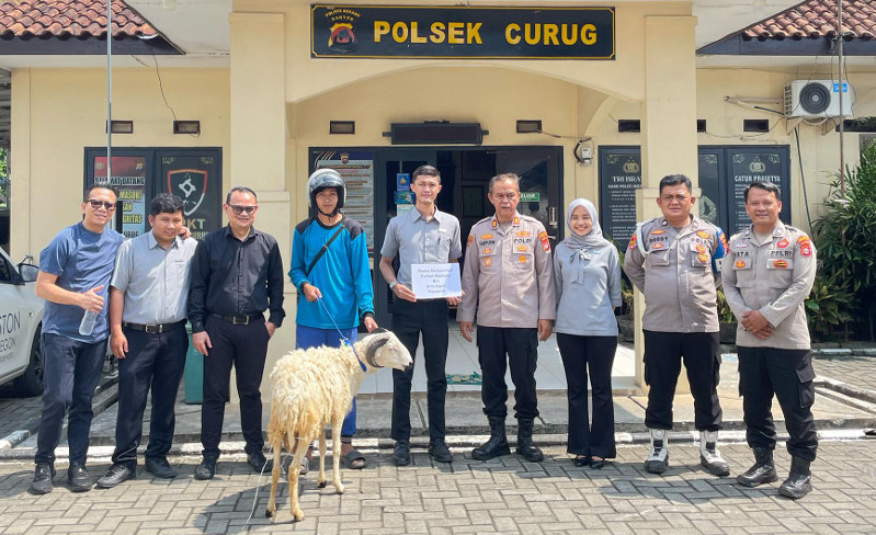 Wujud Kepedulian Sosial, Aston Serang Tebar Hewan Kurban ke Masjid dan Instansi