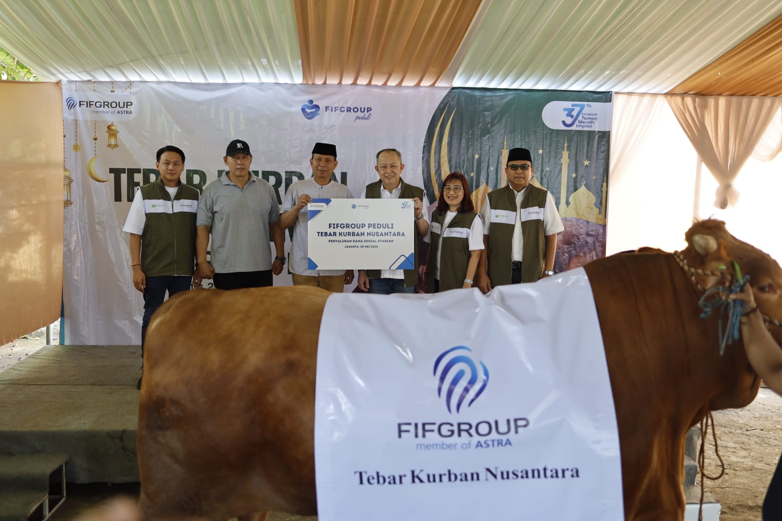 FIFGROUP Salurkan Ratusan Hewan Kurban ke Berbagai Daerah Indonesia