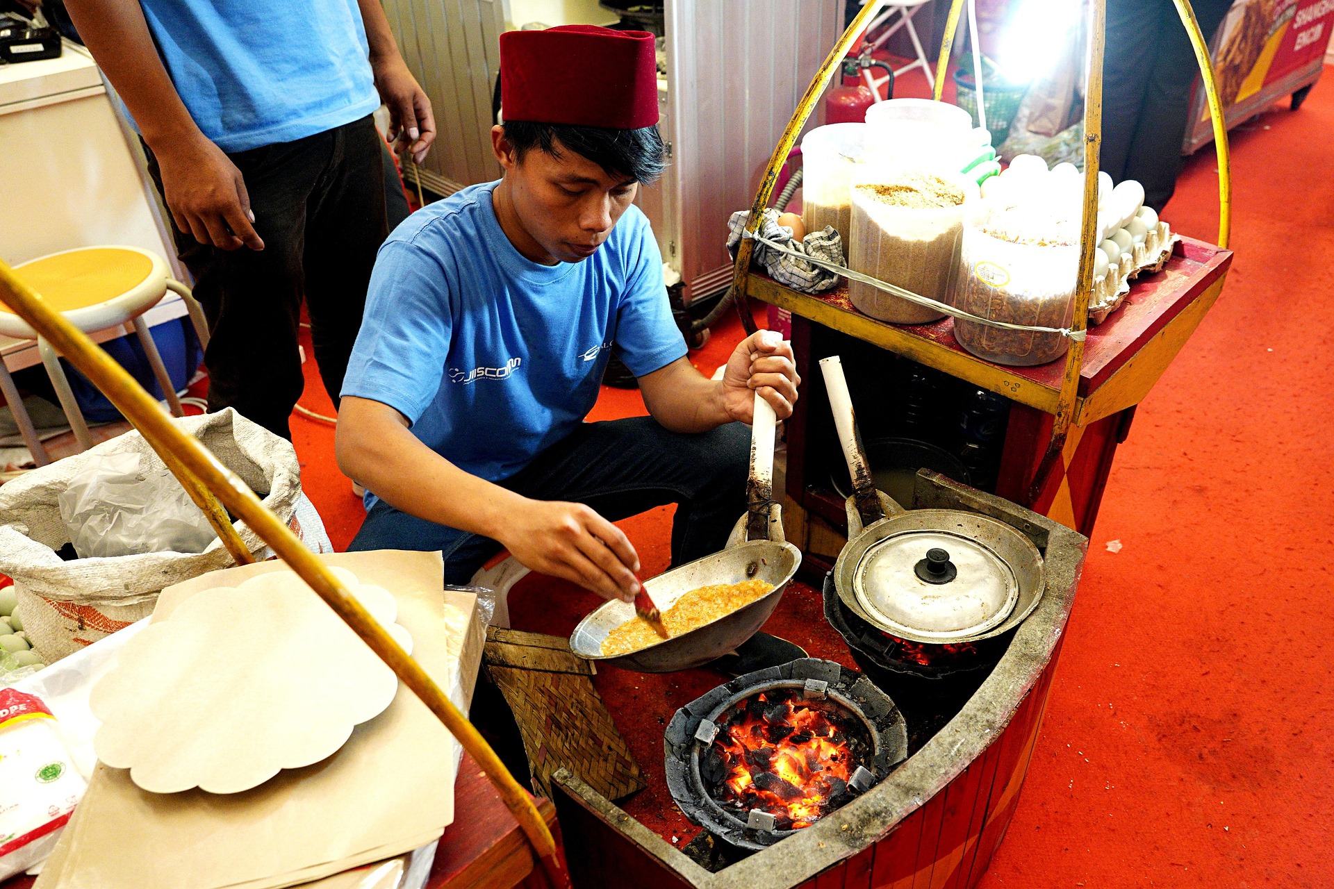 Kerak Telor, Jajanan Tradisional Betawi yang Ikonik Beserta Cara Membuatnya