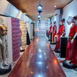 Kampung Batik Trusmi, Destinasi Wisata Budaya dan Surga Belanja Batik di Cirebon