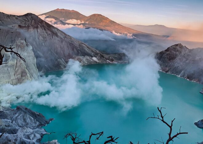 Blue Fire Kawah Ijen, Fenomena Alam Langka yang Wajib Masuk Bucket List