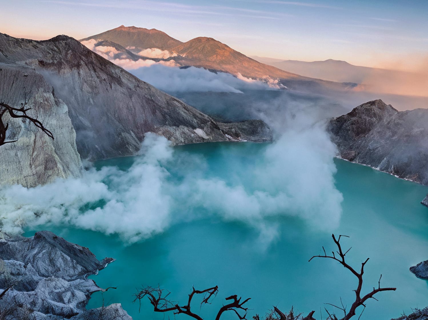 Blue Fire Kawah Ijen, Fenomena Alam Langka yang Wajib Masuk Bucket List