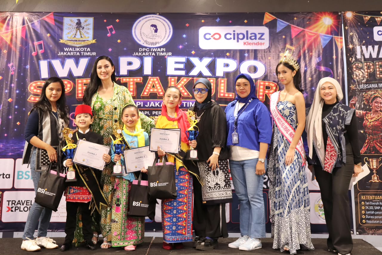 Fashion Show Betawi Pakem Jadi Magnet IWAPI Expo Spektakuler 2026 di Jakarta Timur