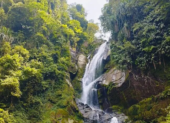 Pesona Air Terjun Lubuk Hitam, Spot Healing dengan Air Sebening Kristal