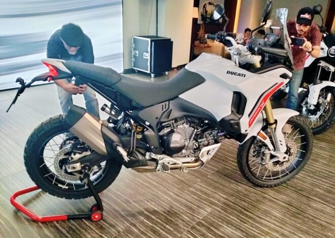 Siap Touring dan Trabasan, Ducati DesertX 2026 Tawarkan Suspensi Baru dan Fitur Elektronik Lengkap