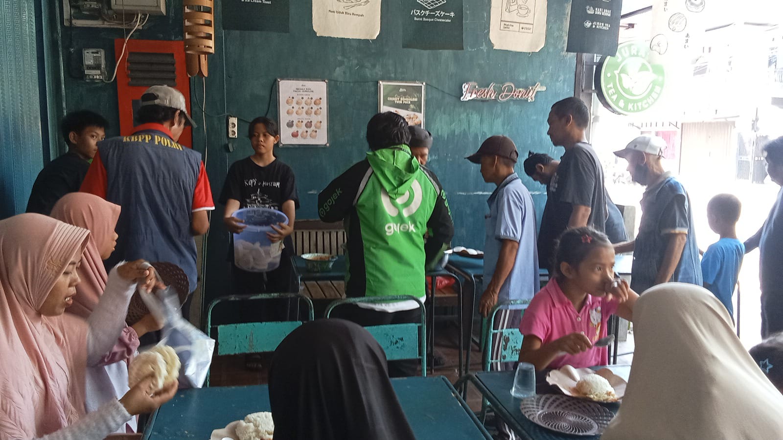Edisi ke-100 Jumat Berbagi, SEBA Indonesia Tebar Kebahagiaan untuk Warga dan Komunitas Rentan di Bogor