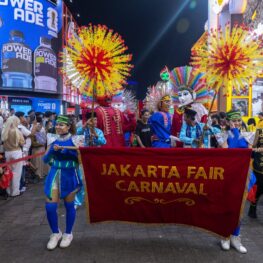 Parade Karnaval Jakarta Fair 2026 Curi Perhatian Pengunjung, Ondel-Ondel hingga Atraksi Api Meriahkan Suasana