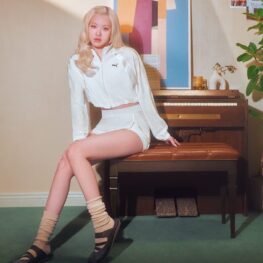 Rosé BLACKPINK Tampil Effortless dengan Speedcat Mule Terbaru dari PUMA, Simak Harga dan Pilihan Warnanya