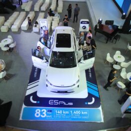 Milenial Dominasi Pemesanan DFSK E5 Plus, SUV Plug-in Hybrid Ini Langsung Diburu Konsumen Muda