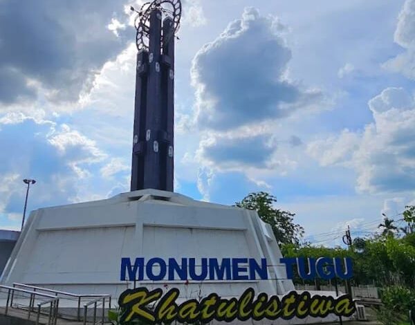 Berdiri di Tengah Bumi, Ini Pesona Tugu Khatulistiwa yang Mendunia