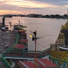 Taman Alun Kapuas, Destinasi Favorit Menikmati Senja di Jantung Kota Pontianak