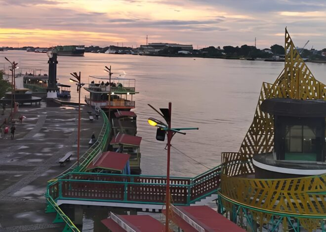 Taman Alun Kapuas, Destinasi Favorit Menikmati Senja di Jantung Kota Pontianak