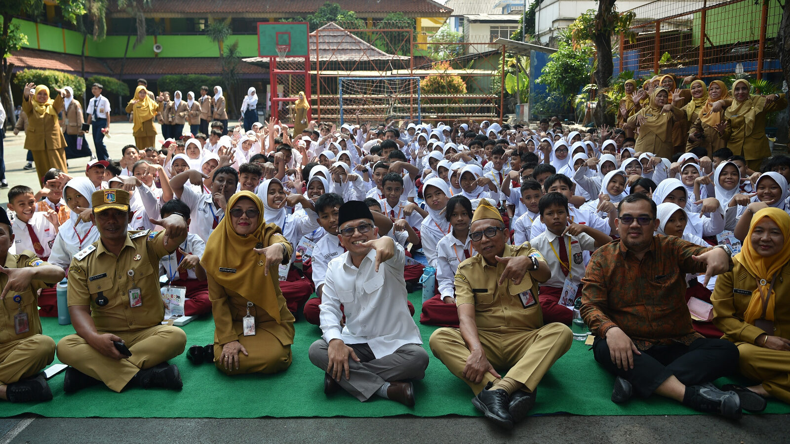 MPLS Ramah Dimulai, Kemendikdasmen Pastikan Hari Pertama Sekolah Bebas Perpeloncoan