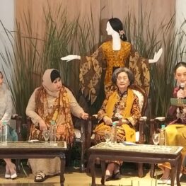 Afternoon Tea Talkshow Sebuah Legacy memperingati 100 tahun kelahiran Rahmi Hatta di Perpustakaan Nasional RI.