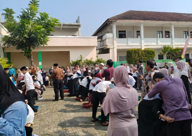 Tangis Haru Warnai Penyambutan Santri Baru Ma’had Darulhusna, Prosesi Basuh Kaki Orang Tua Jadi Sorotan