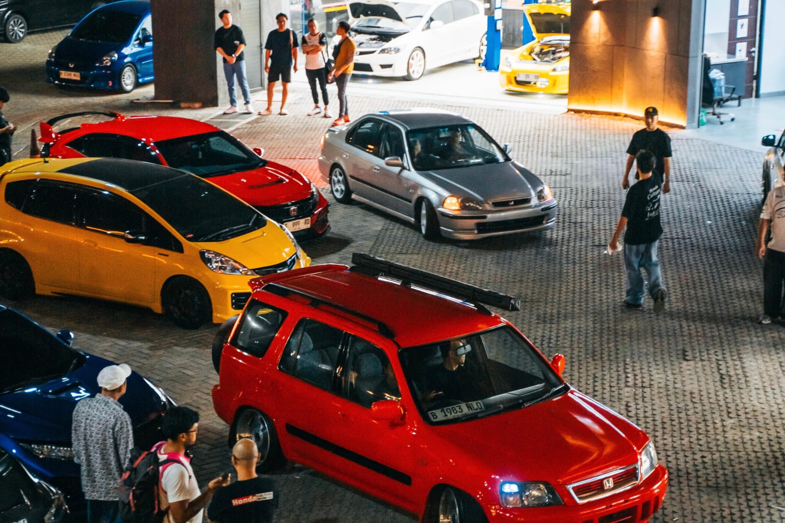 Honda Culture Indonesia Night Meet Up Satukan Ratusan Pecinta Otomotif Lintas Generasi di Tangerang