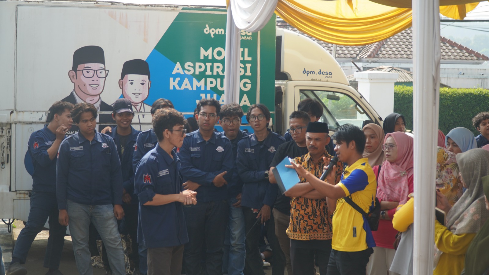 Mahasiswa Teknik Mesin UNJ Serahkan Mesin Pengelolaan Sampah ke Desa Sukamanah, Kades: Sangat Bermanfaat