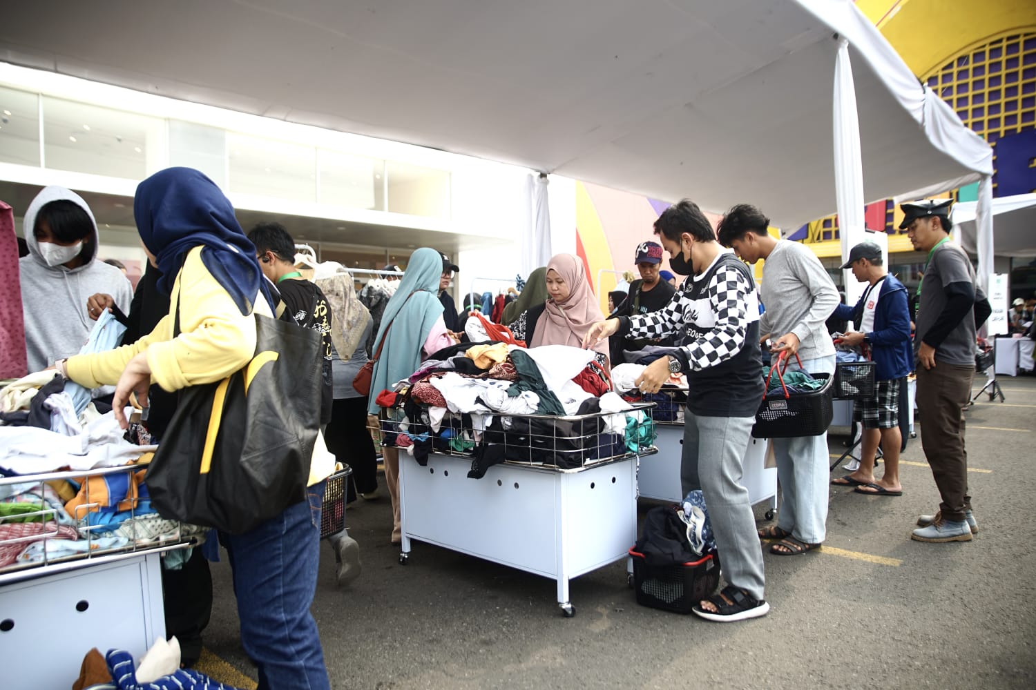 Ketika Satu Pakaian Memberi Harapan Baru, Kisah Hangat RE.UNIQLO Community Day untuk Ribuan Keluarga di Bekasi